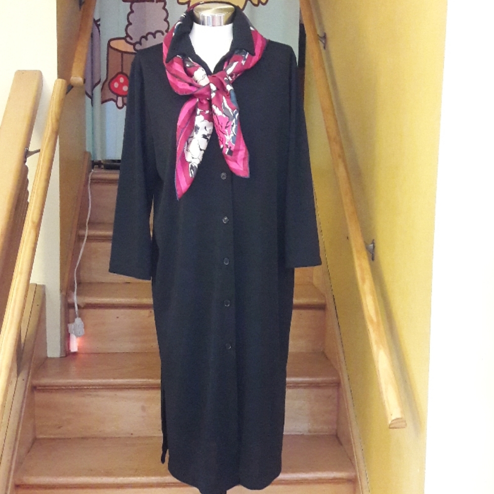 Diane Von Furstenberg black button down dress SZ M